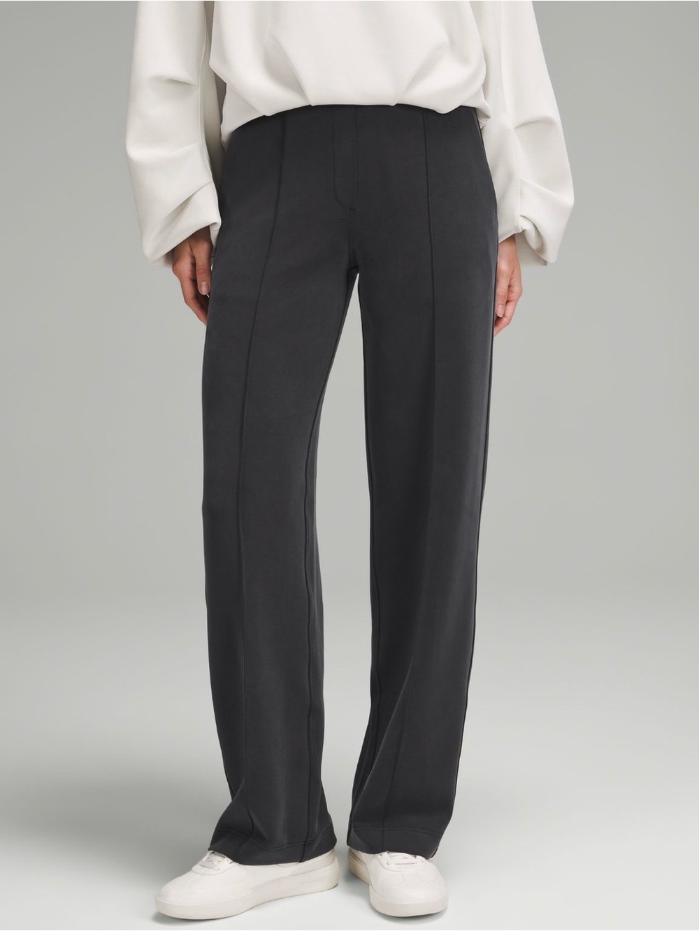 Lululemon Softstreme Pintuck Mid-Rise Pant black in size L